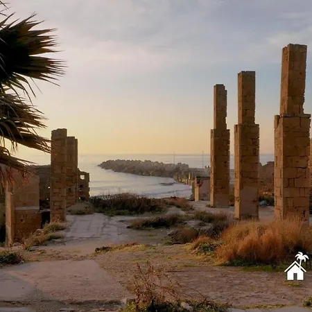 On The Beach * Noto